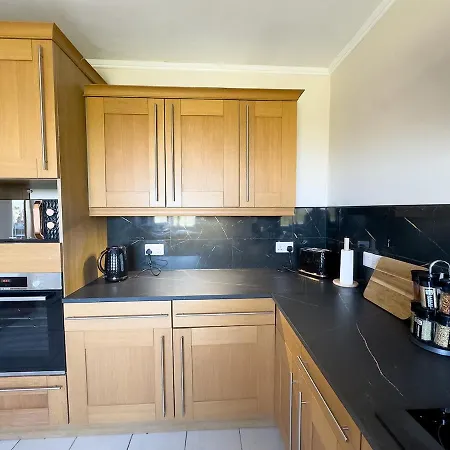 Spacious 4-bed District Getaway For Groups Mealsgate