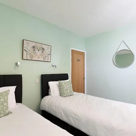 Holiday home Spacious 4-bed District Getaway For Groups