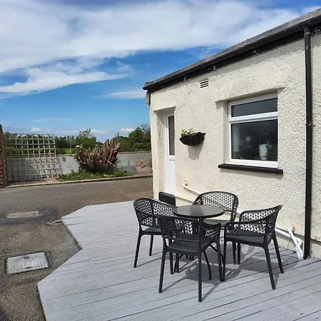 Nyaraló Spacious 4-bed District Getaway For Groups