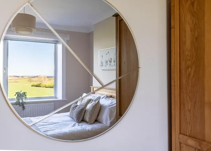 Spacious 4-bed District Getaway For Groups Mealsgate