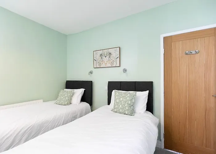 Spacious 4-bed District Getaway For Groups Nyaraló *