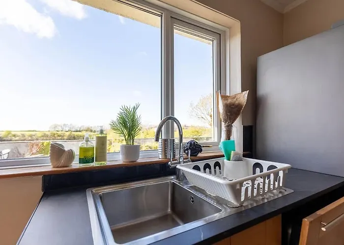 Spacious 4-bed District Getaway For Groups Mealsgate