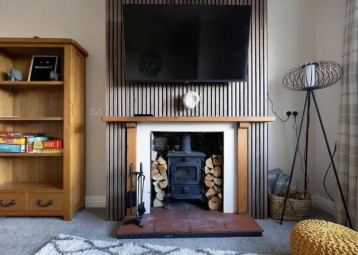 Spacious 4-bed District Getaway For Groups Nyaraló Mealsgate