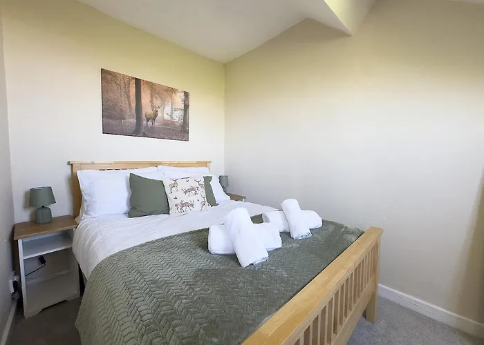 Spacious 4-bed District Getaway For Groups Nyaraló