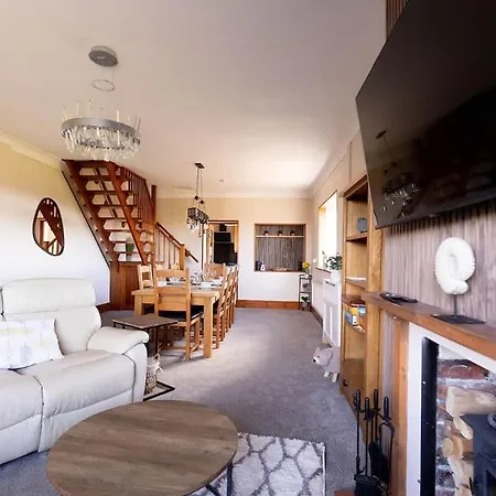 Tatil Evi Spacious 4-bed District Getaway For Groups