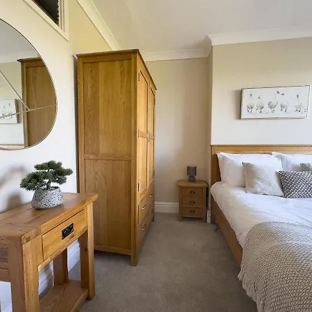 Spacious 4-bed District Getaway For Groups * Mealsgate